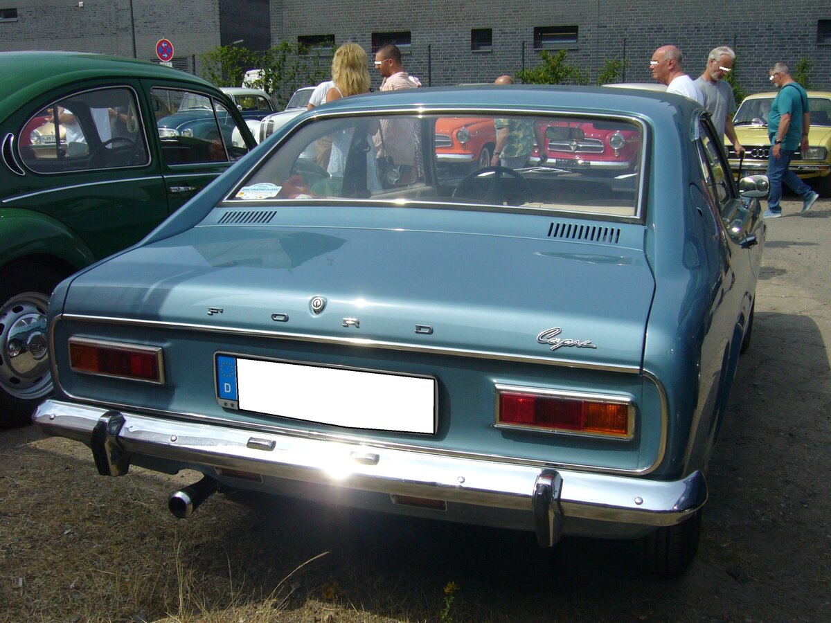 Heckansicht eines Ford Capri 1 1500XL Automatic im Farbton hellblaumetallic 69. Oldtimertreffen an der  Alten Dreherei  in Mülheim an der Ruhr am 18.06.2023.