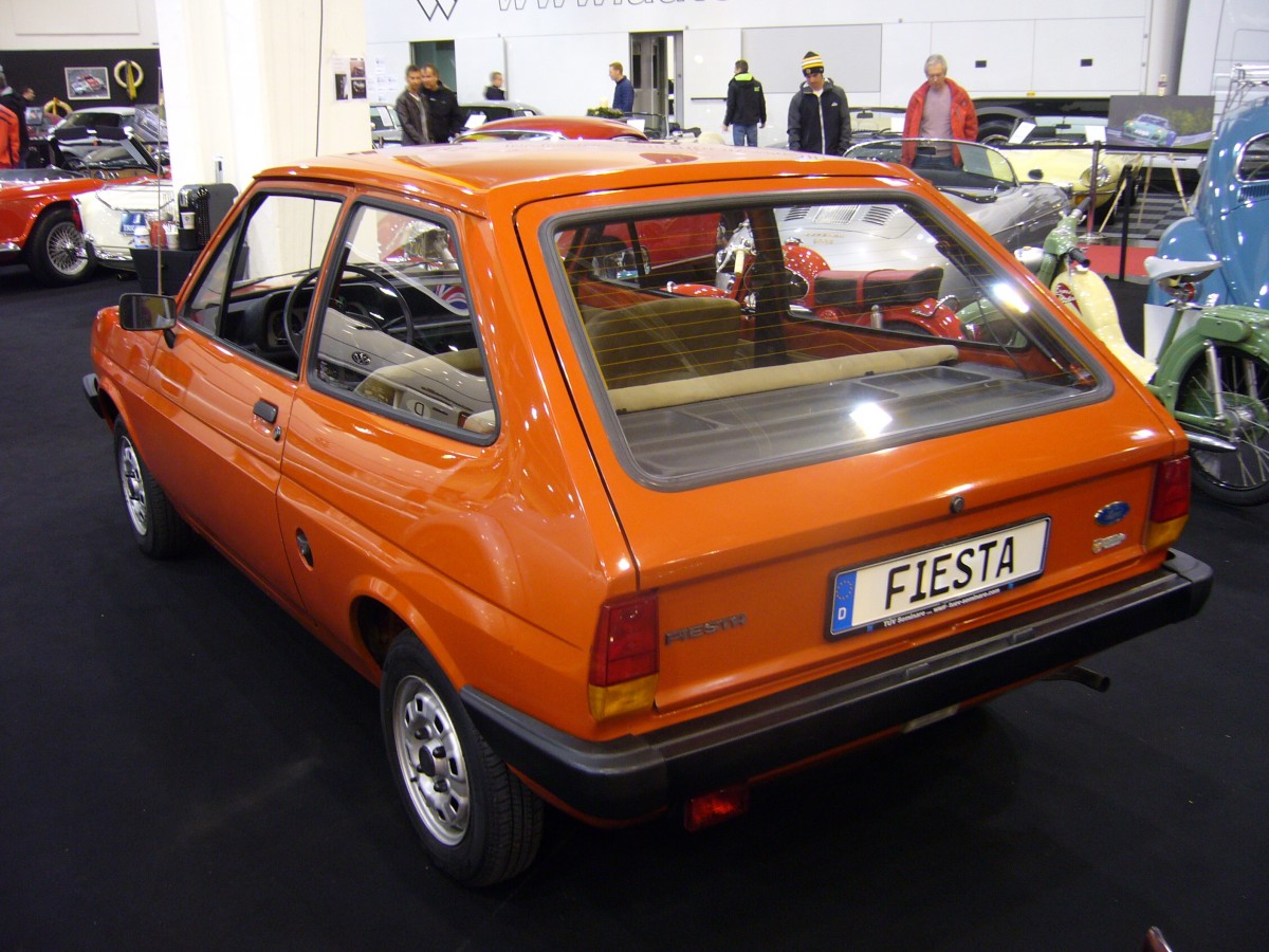 Heckansicht eines Ford Fiesta der ersten Serie. 1976 - 1983. Essen-Motor-Show am 05.12.2014.