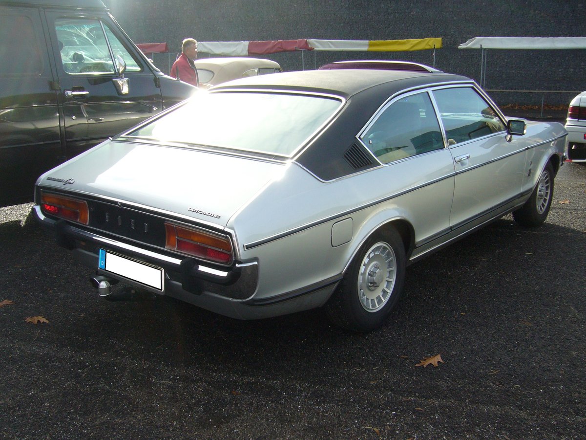 Heckansicht eines Ford Granada Coupe. 1972 - 1977. Krefeld am 27.11.2016.