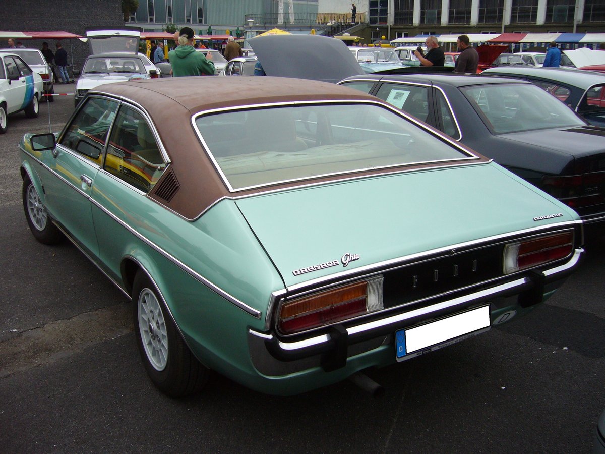 Heckansicht eines Ford Granada Ghia Coupe der Modelljahre 1975 - 1977. Classic-Ford-Event am 18.09.2016 in Krefeld.