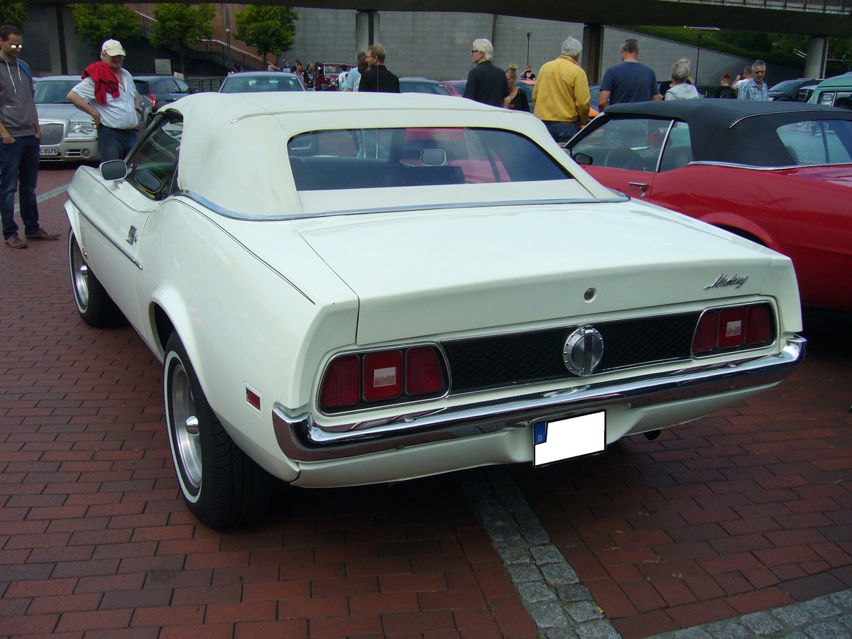 Heckansicht eines Ford Mustang 1 Convertible des Modelljahres 1971. 14. US-Cartreffen am 29.07.2017 in Oberhausen.