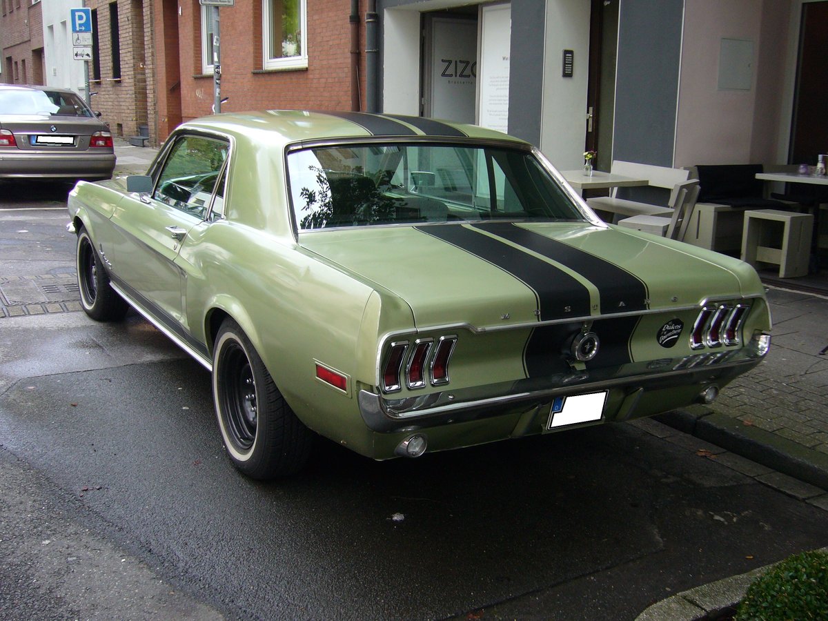 Heckansicht eines Ford Mustang Hardtop Coupe aus dem Jahr 1968. Duke of Downtown am 09.09.2017 in Essen-Rüttenscheid.