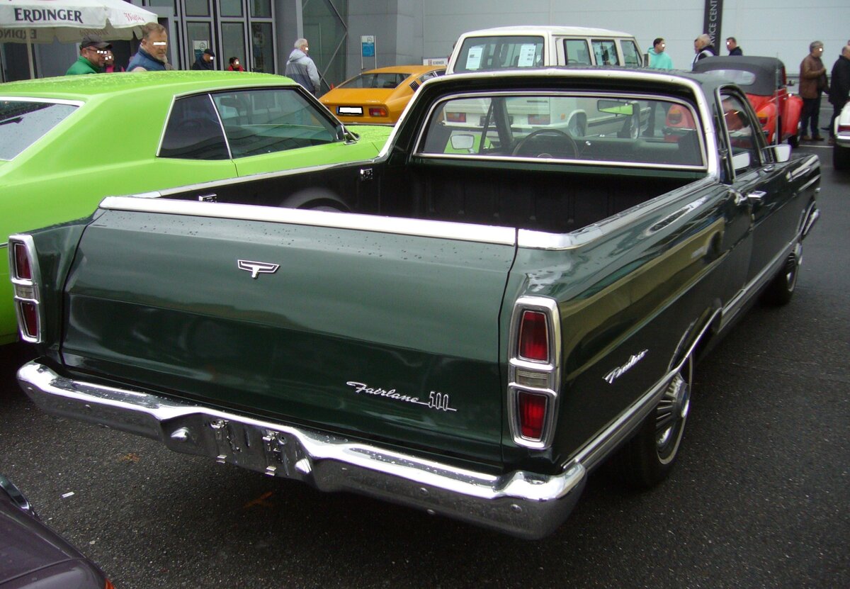 Heckansicht eines Ford Ranchero aus dem Modelljahr 1967. Techno Classica Essen am 13.04.2023.