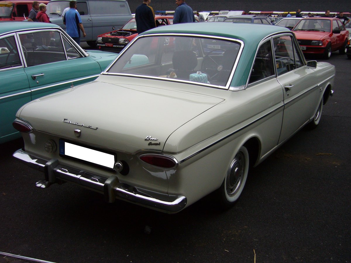 Heckansicht eines Ford Taunus P4 Coupe. 1963 - 1966. Das Coupe ist in der Farbkombination weiß64-hellgrün64 lackiert. Classic-Ford-Event am 18.09.2018 in Krefeld.