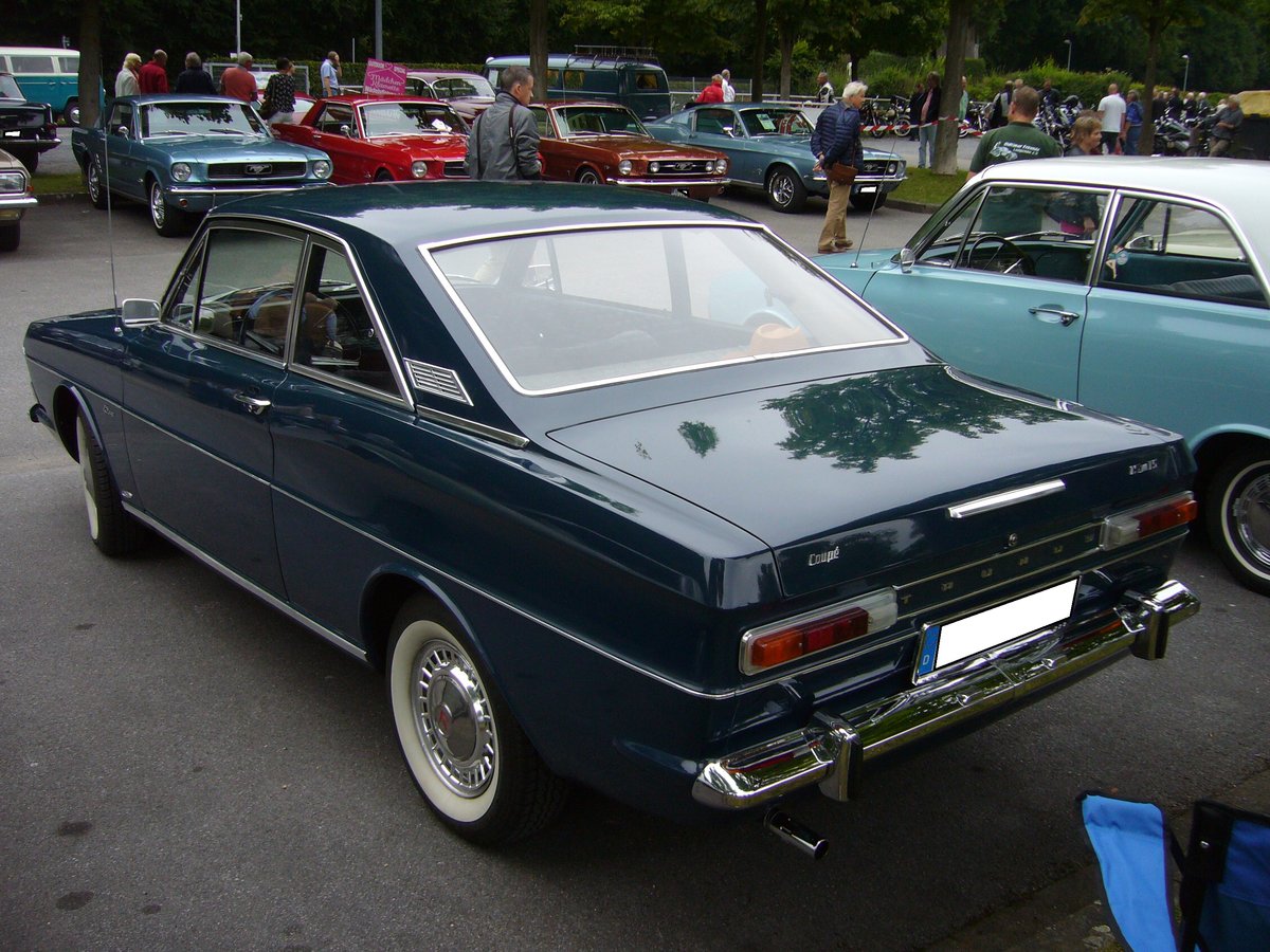 Heckansicht eines Ford Taunus P6 15M TS Coupe. 1966 - 1970. Oldtimertreffen an der Galopprennbahn Krefeld am 16.07.2017.