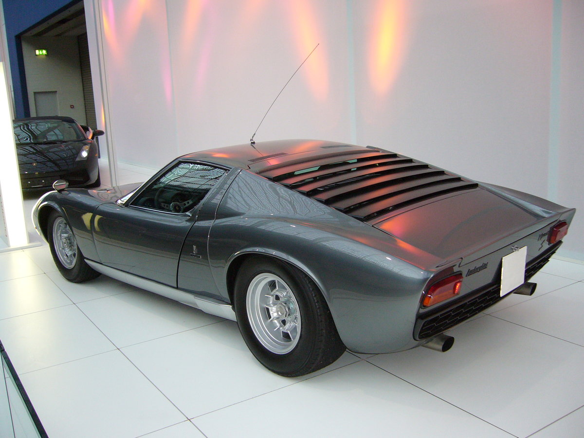 Heckansicht eines Lamborghini P400S Miura, gebaut von 1968 bis 1971. Essen-Motor-Show am 01.12.2008.