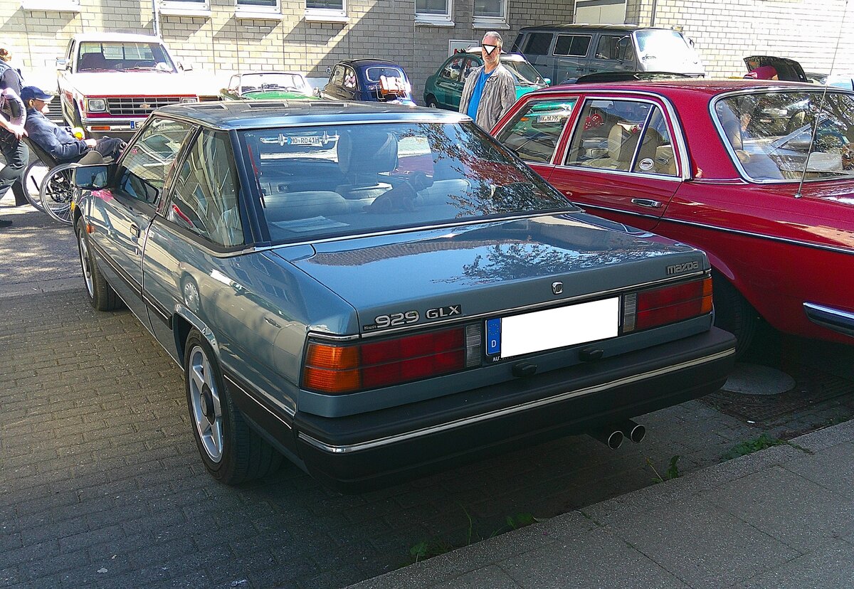 Heckansicht eines Mazda 929 GLX Coupe der Baureihe HB. Oldtimer Fr�hling des AMC Kettwig am 01.05.2026 in Essen Kettwig.
