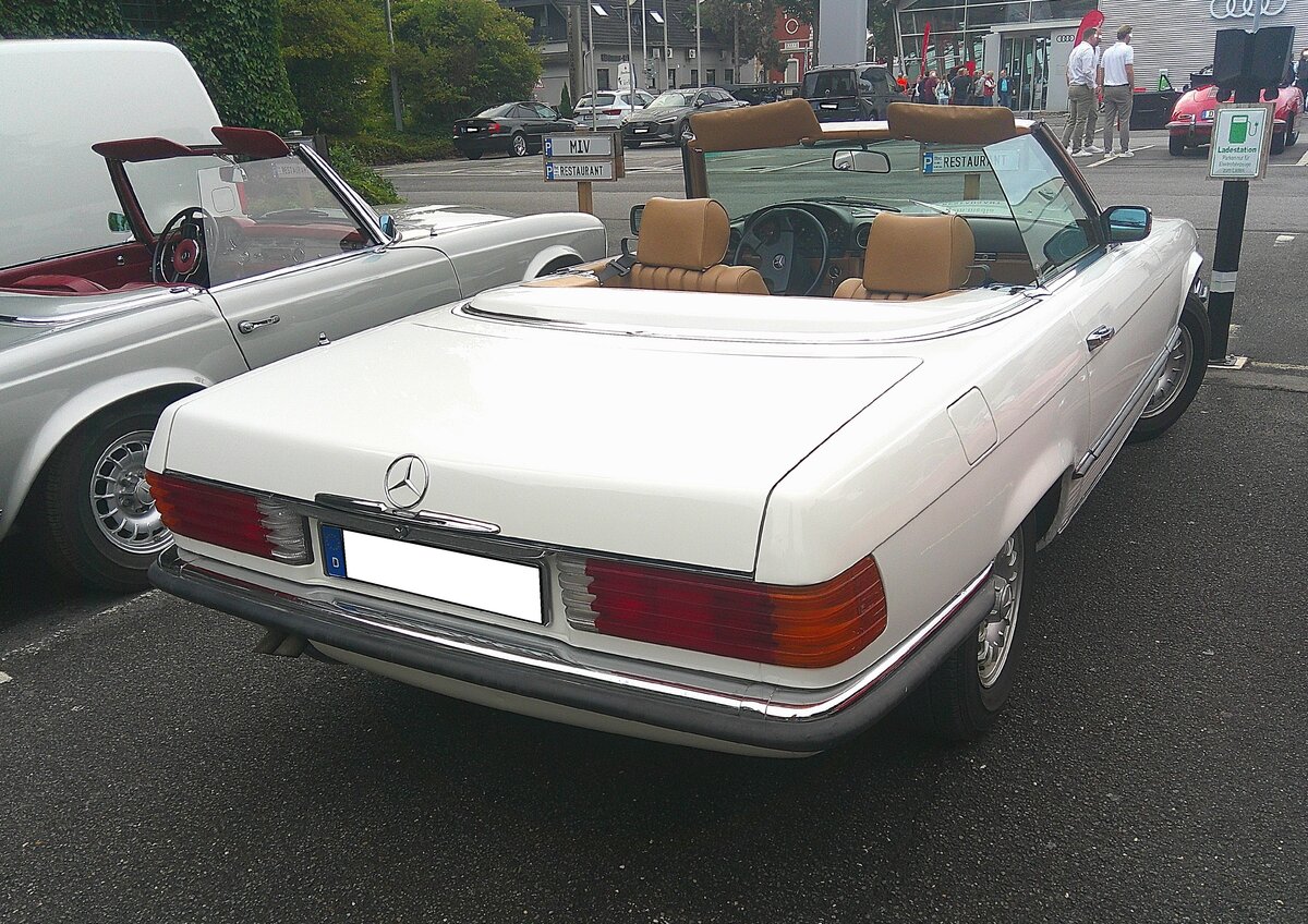 Heckansicht eines Mercedes Benz R107 280SL aus dem Jahr 1979. 13. Saarner Oldtimer-Cup am 30.08.2026 in M�lheim an der Ruhr/Saarn.