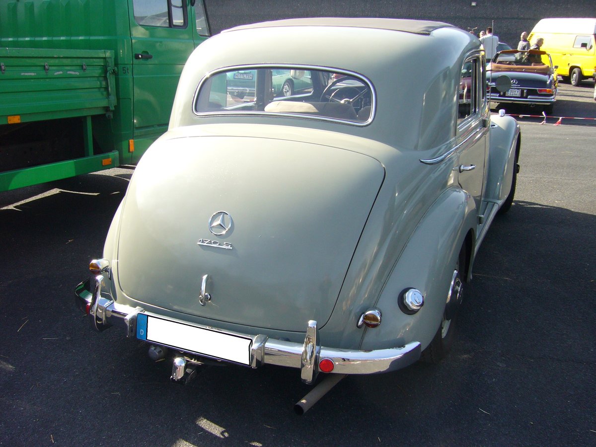 Heckansicht eines Mercedes Benz W136 VIII 170 S-V aus dem Modelljahr 1953. Oldtimertreffen an Mo´s Bikertreff in Krefeld am 24.03.2019.