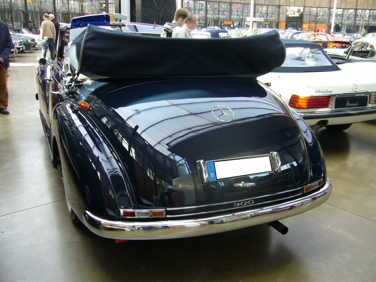 Heckansicht eines Mercedes Benz W186 II. 1951 - 1954. Classic Remise Düsseldorf am 02.03.2014.