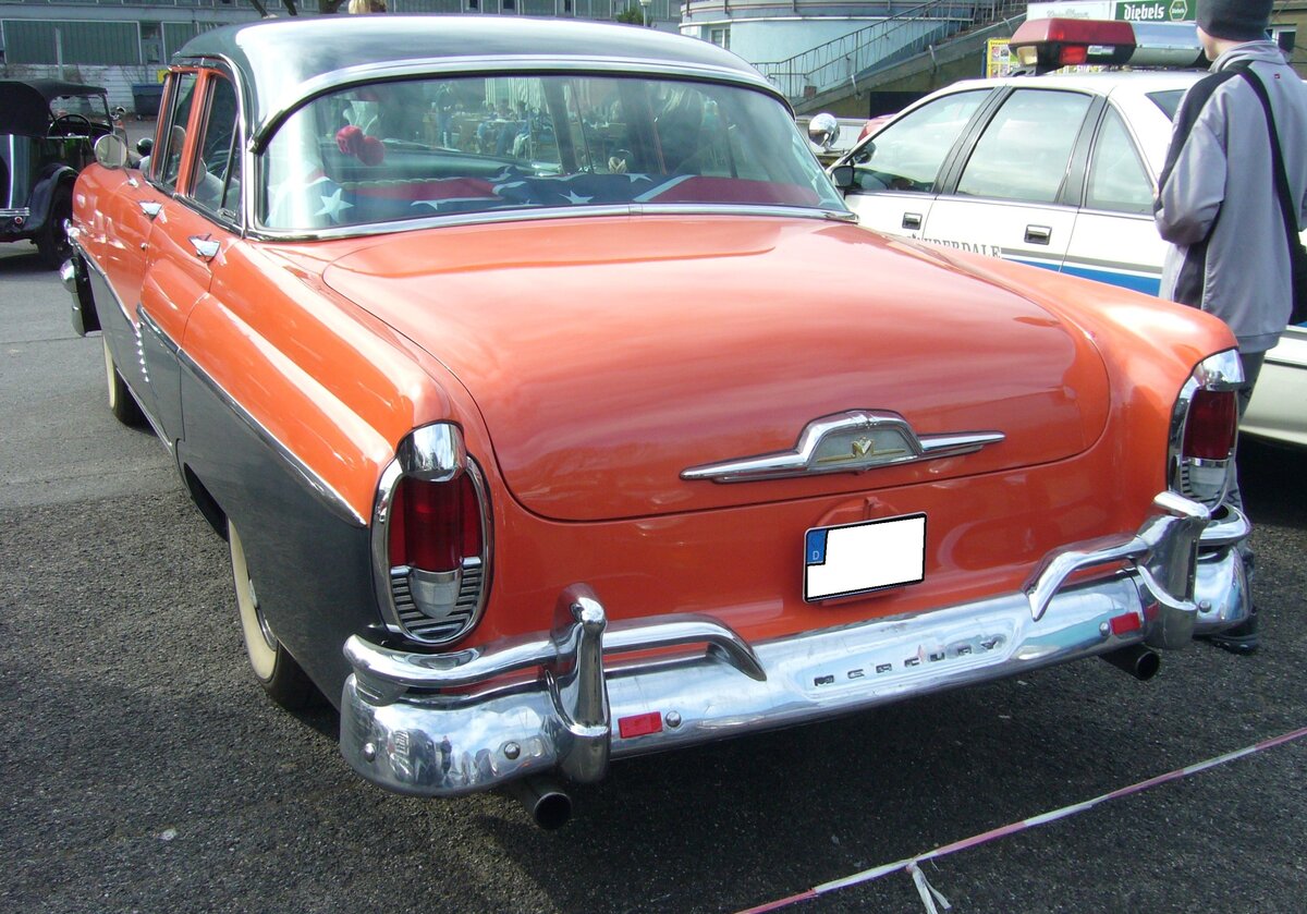 Heckansicht eines Mercury Monterey Sedan aus dem Jahr 1956. Oldtimertreffen an Mo´s Bikertreff in Krefeld am 10.03.2024.