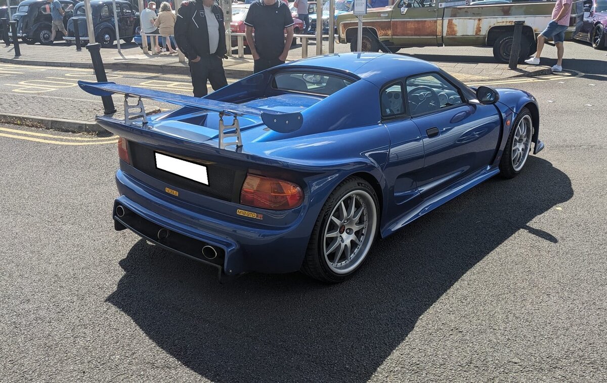 Heckansicht eines Noble M12 GTO. Classic car meeting in Brynmawr/South Wales am 28.07.2024.