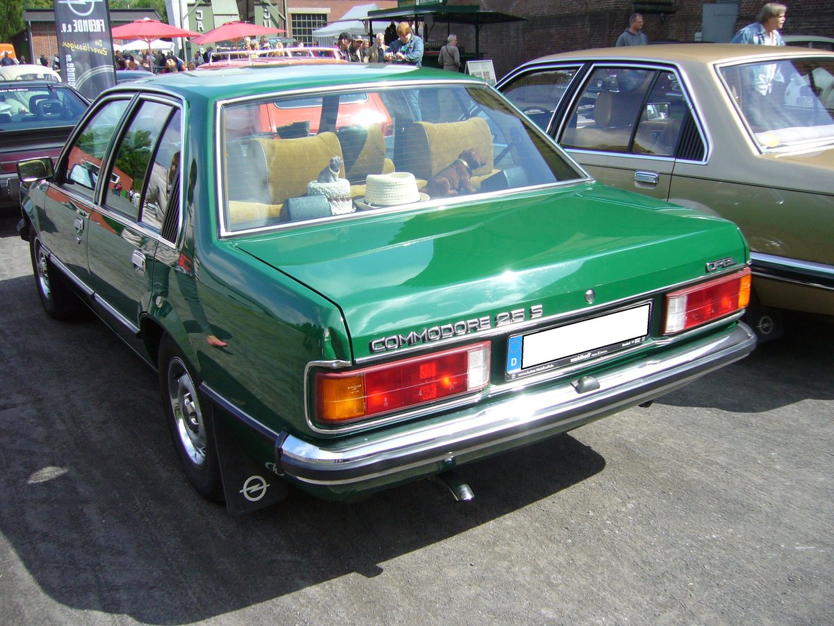 Heckansicht eines Opel Commodore C 2.5S. 1978 - 1982. Herner Oldies am 03.07.2016.