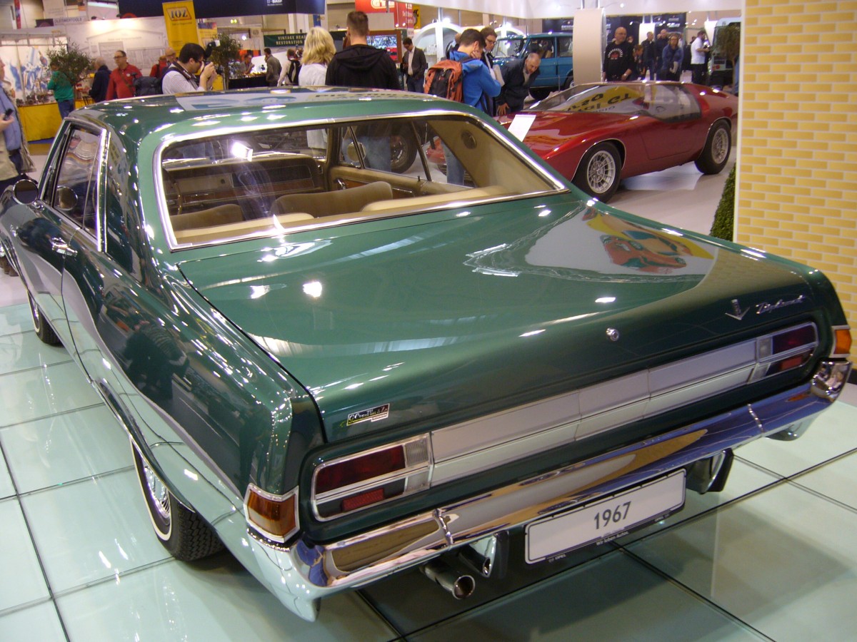 Heckansicht eines Opel Diplomat A V8 Coupe des Jahrganges 1967. Techno Classica am 18.04.2015.