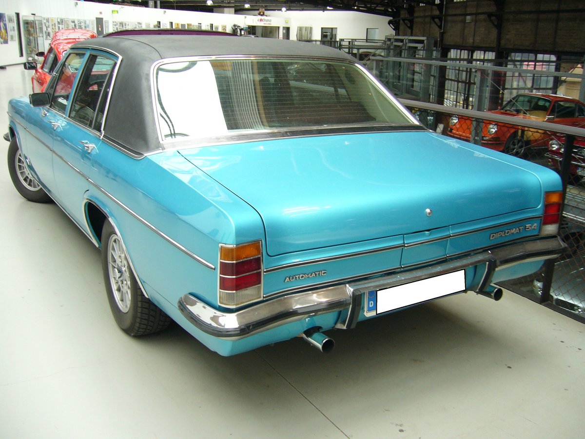 Heckansicht eines Opel Diplomat B V8. 1969 - 1977. Classic Remise Düsseldorf am 25.06.2016.