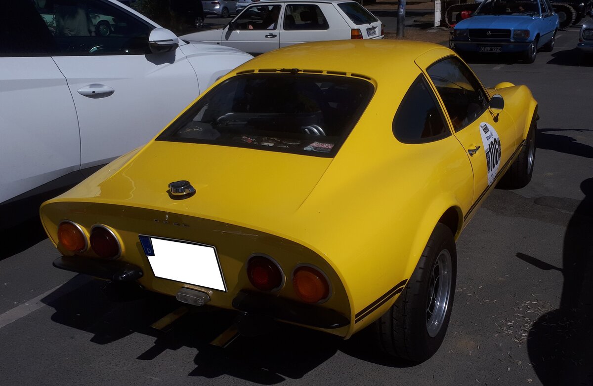 Heckansicht eines Opel GT/J aus dem Jahr 1972. Oldtimertreffen am  Cafe del Sol  in Gelsenkirchen am 09.08.2026.