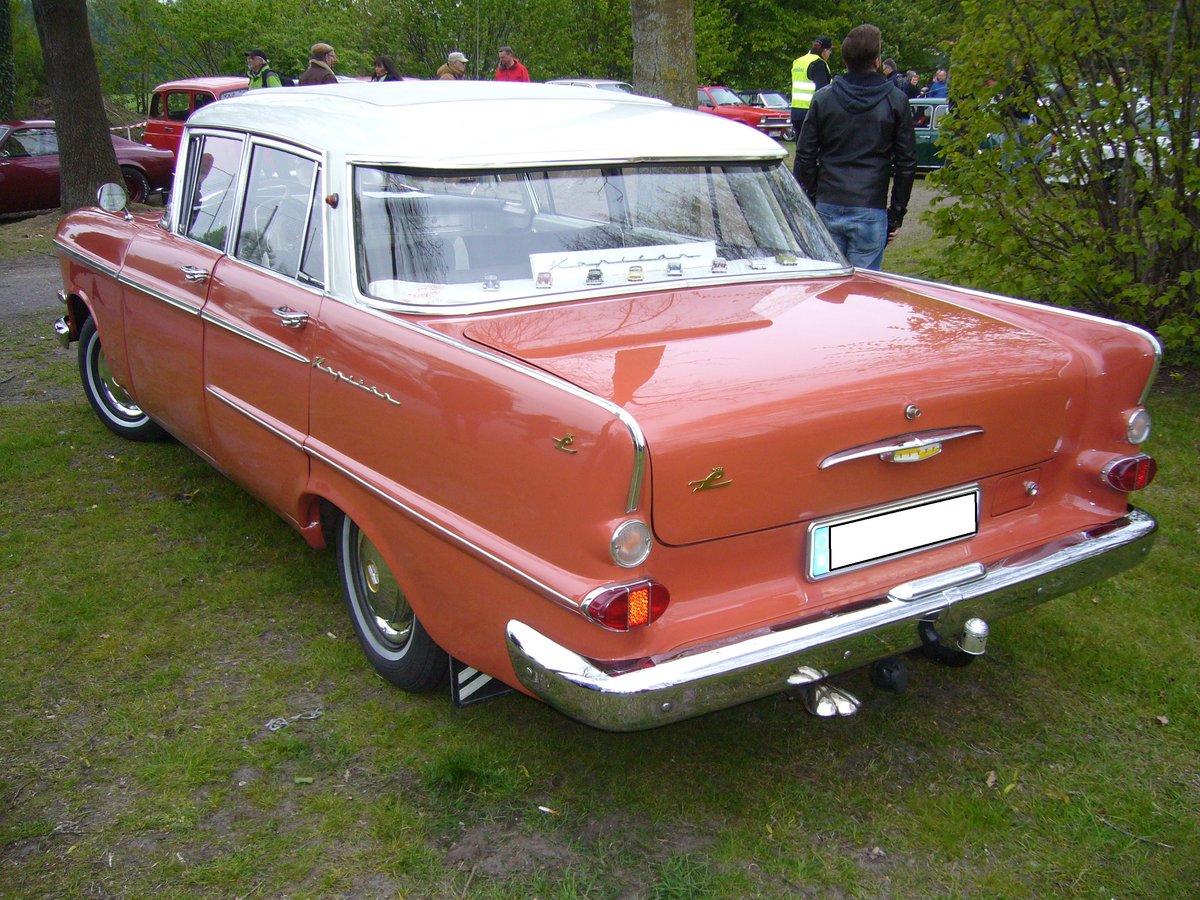 Heckansicht eines Opel Kapitän P-LV. 1959 - 1963. Oldtimertreffen Hörstel-Riesenbeck am 01.05.2017.