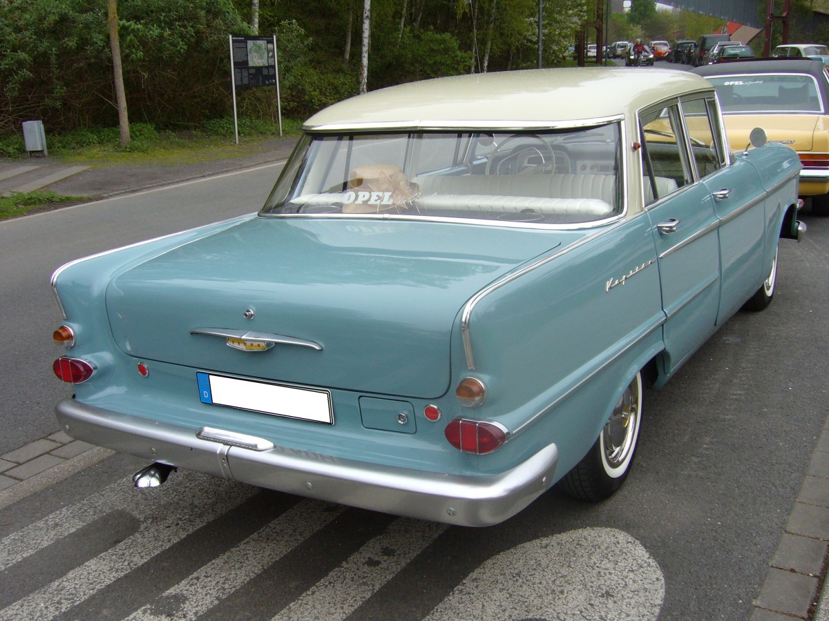 Heckansicht eines Opel Kapitän P-LV. 1959 - 1963. Essen am 06.04.2014