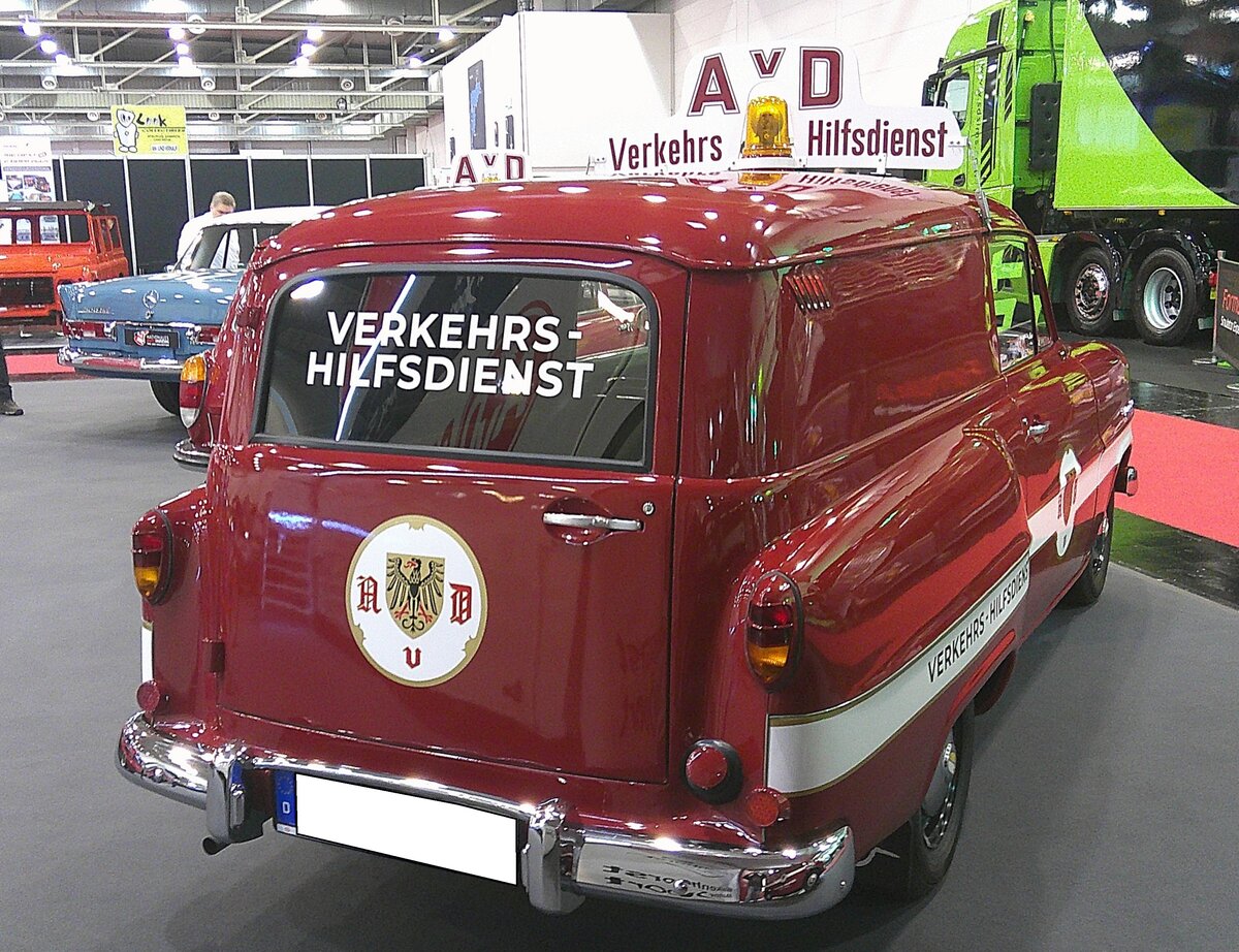Heckansicht eines Opel Olympia Rekord Kasten-Lieferwagen aus dem Jahr 1956 als Pannendienstfahrzeug des AvD. Essen Motor Show am 28.11.2025.