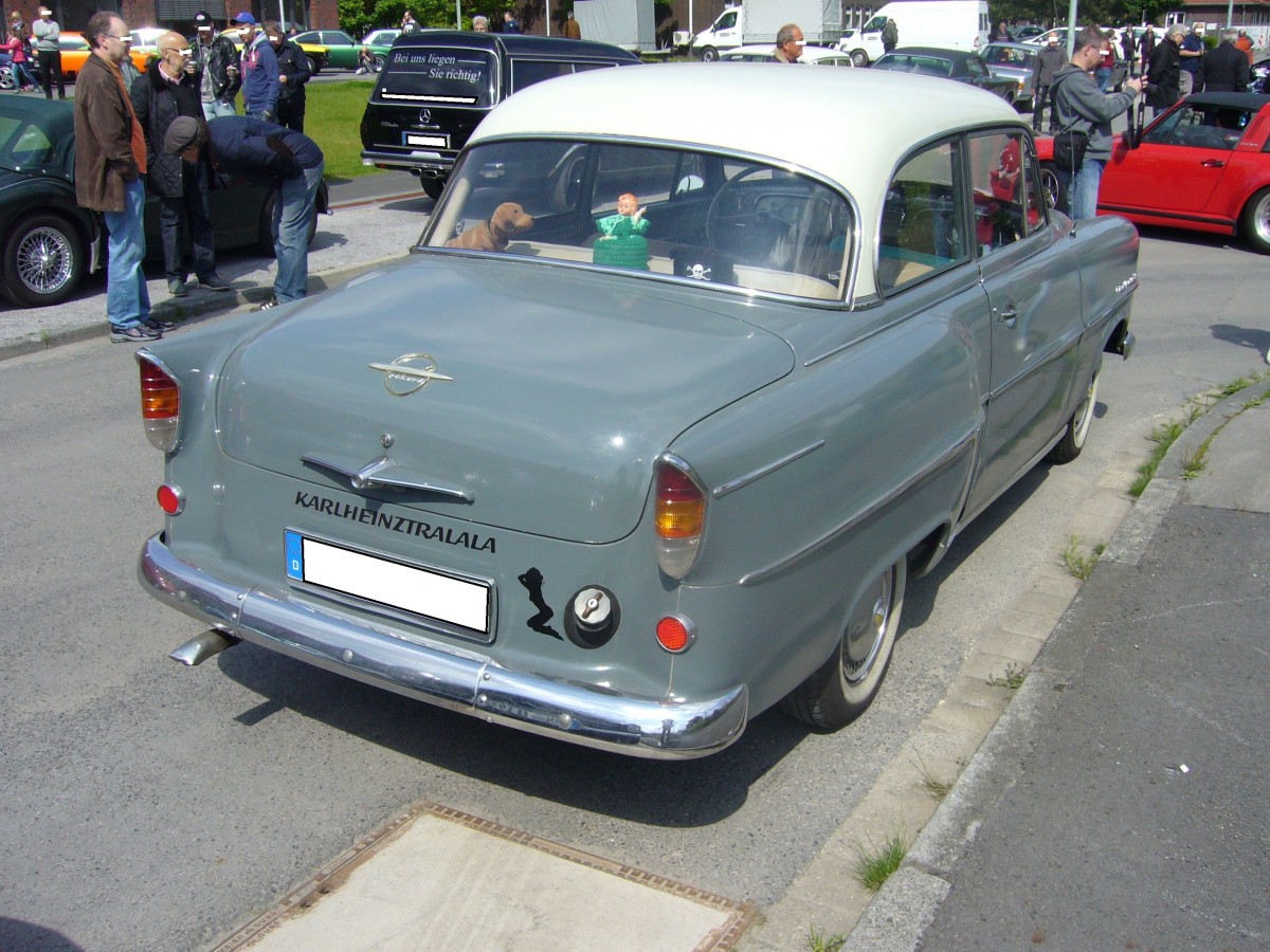 Heckansicht eines Opel Olympia Rekord des Modelljahres 1957. Oldtimertreffen Kokerei Zollverein am 04.05.2014.