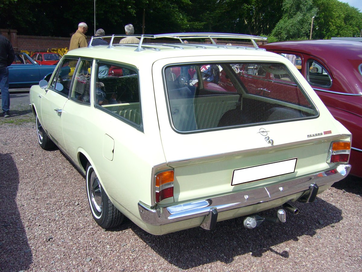 Heckansicht eines Opel Rekord C CarAvan. 1966 - 1971. Herner Oldies am 03.07.2016.