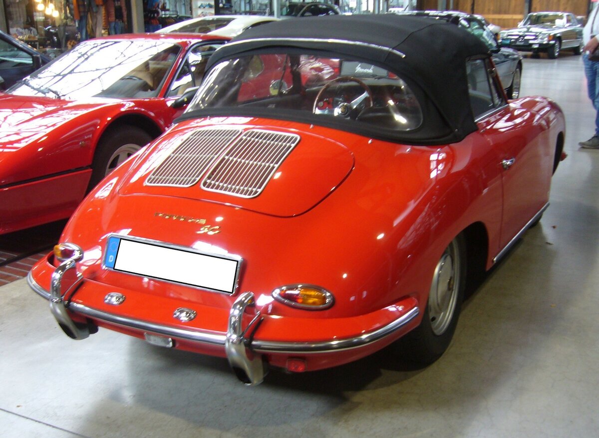 Heckansicht eines Porsche 356 C 1600 SC Cabriolet aus dem Jahr 1965. Classic Remise Düsseldorf am 30.10.2023.