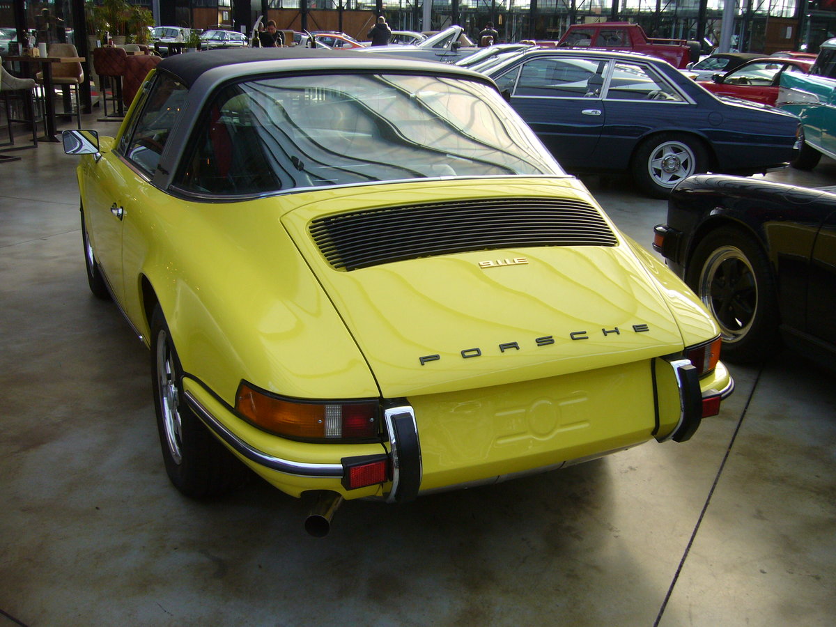 Heckansicht eines Porsche 911 2.4 Targa aus dem Jahr 1973. Classic Remise Düsseldorf am 31.10.2020.