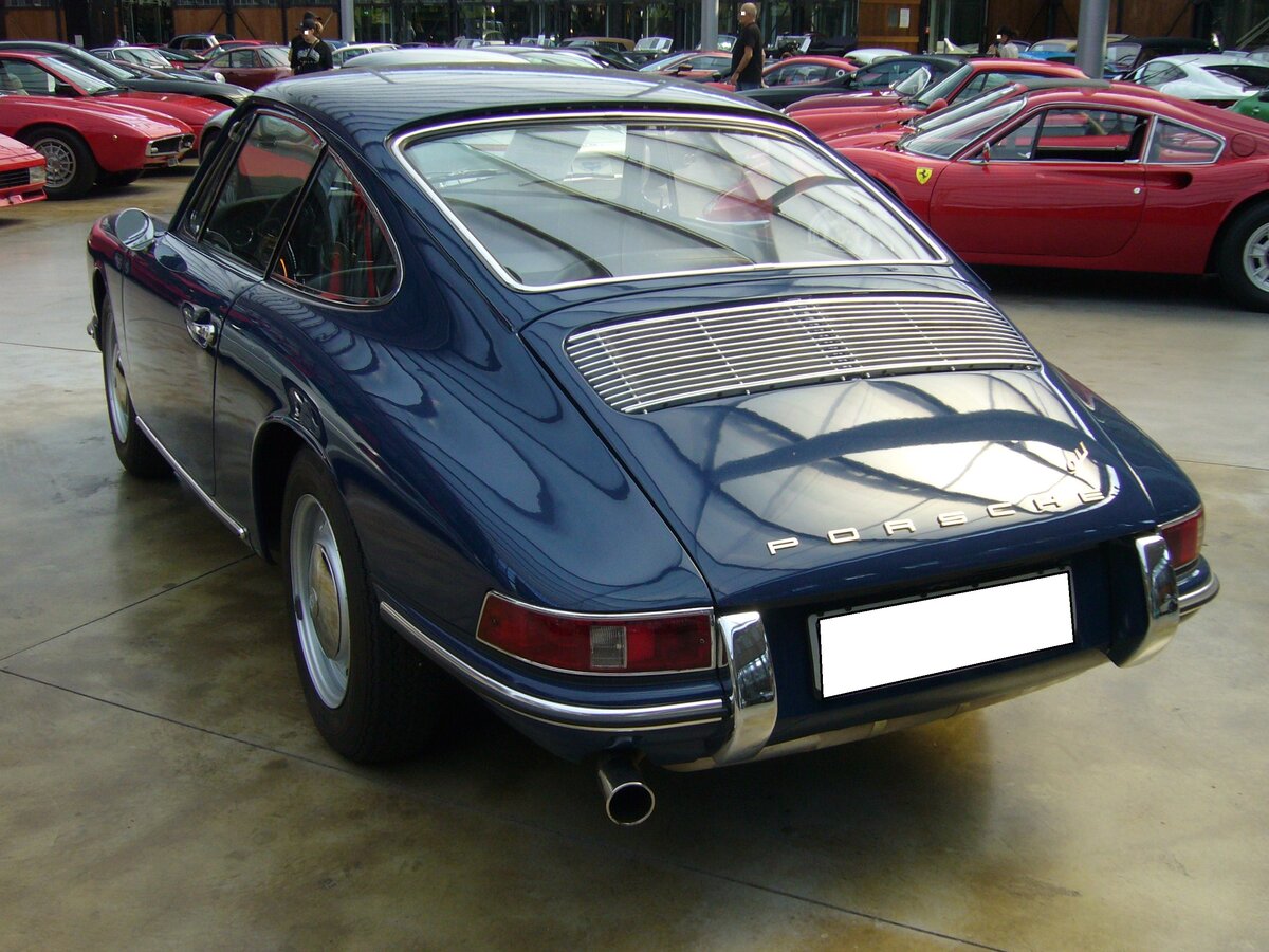 Heckansicht eines Porsche 911 aus dem Jahr 1966. Classic Remise Düsseldorf am 12.09.2022.