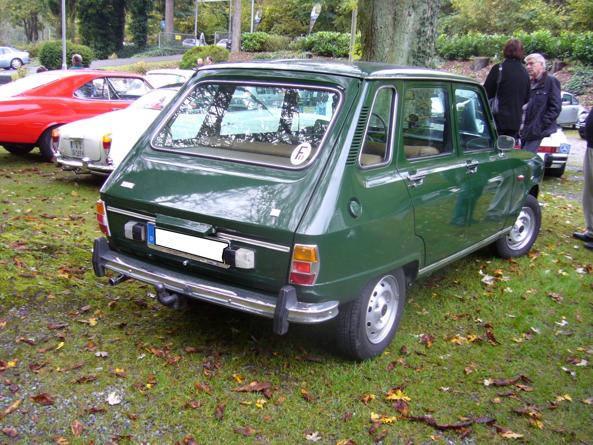 Heckansicht eines Renault 6. 1968 - 1979. Oldtimertreffen am Schwarzwaldhaus im Neandertal am 26.10.2014.