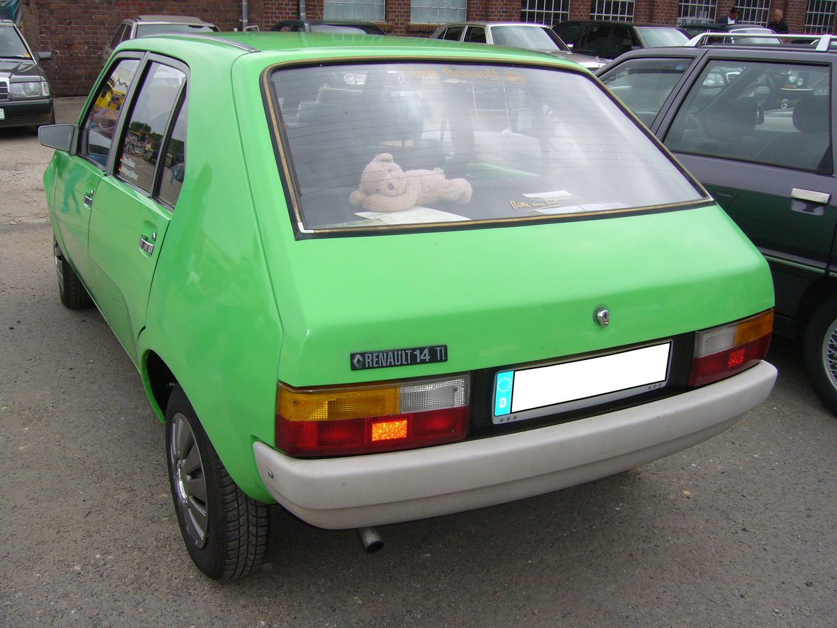 Heckansicht eines Renault R14TL. 1977 - 1982. 9. Oldtimer- und Youngtimertreffen am 17.06.2017 an der  Alten Dreherei  in Mülheim an der Ruhr.