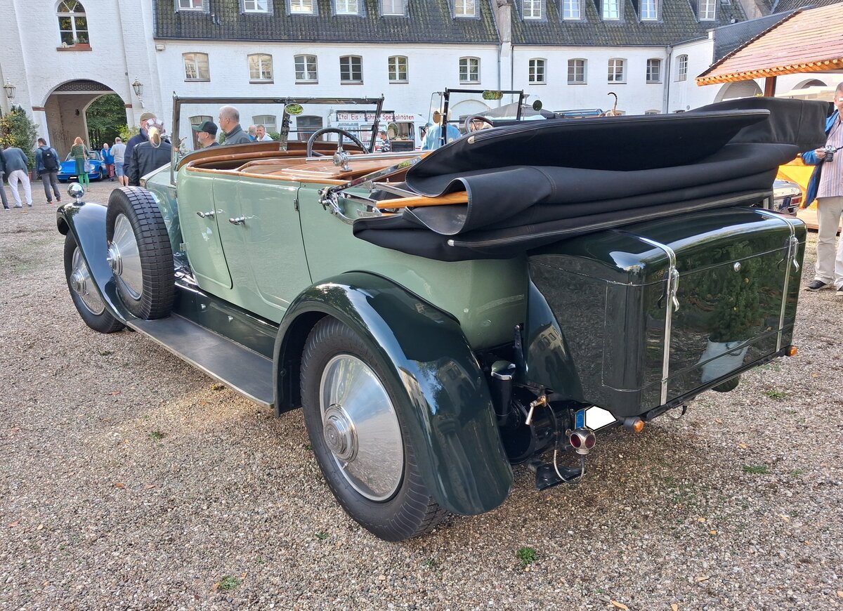 Heckansicht eines Rolls Royce Phantom I Park Ward Tourer. Cars & Castle auf Schlo� Lauersfort in Moers am 03.10.2026.