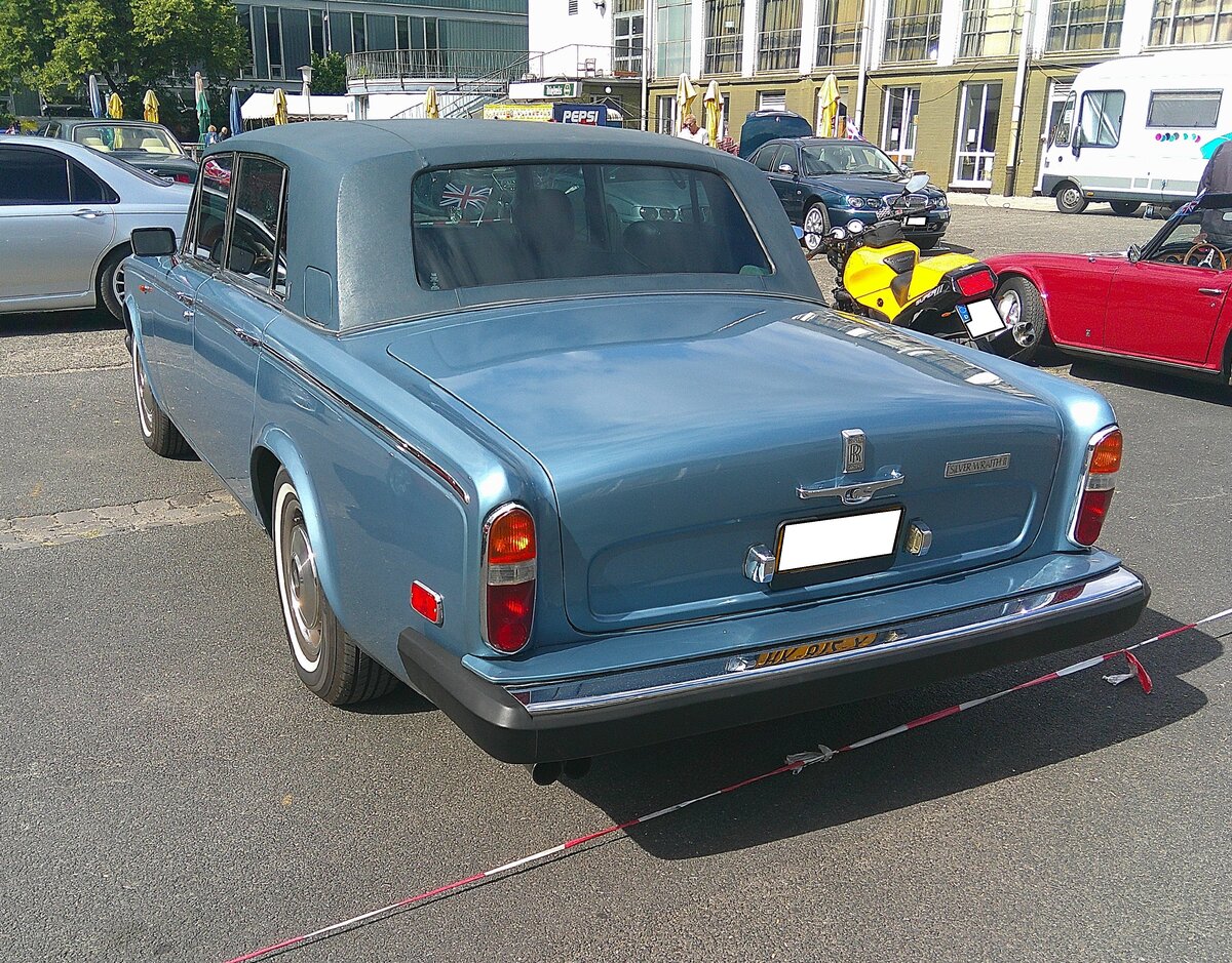 Heckansicht eines Rolls Royce Silver Wraith II im Farbton caribbean blue aus dem Jahr 1979. 10. BCMM ( B ritish C ar M otorcycle M eeting) am 19.07.2026 an Mo´s Bikertreff in Krefeld.
