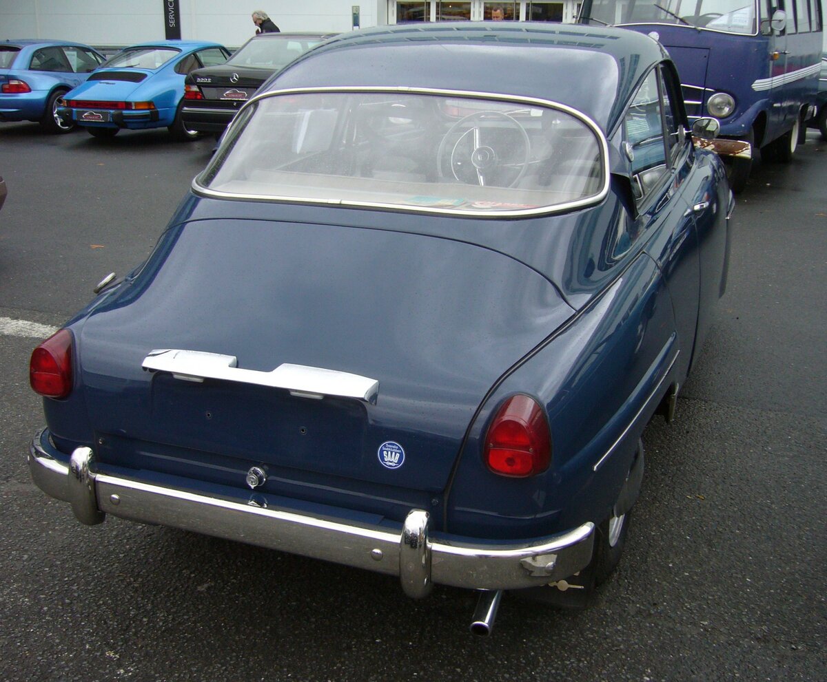 Heckansicht eines Saab 96 aus dem Jahr 1963. Techno Classica Essen am 13.04.2023.