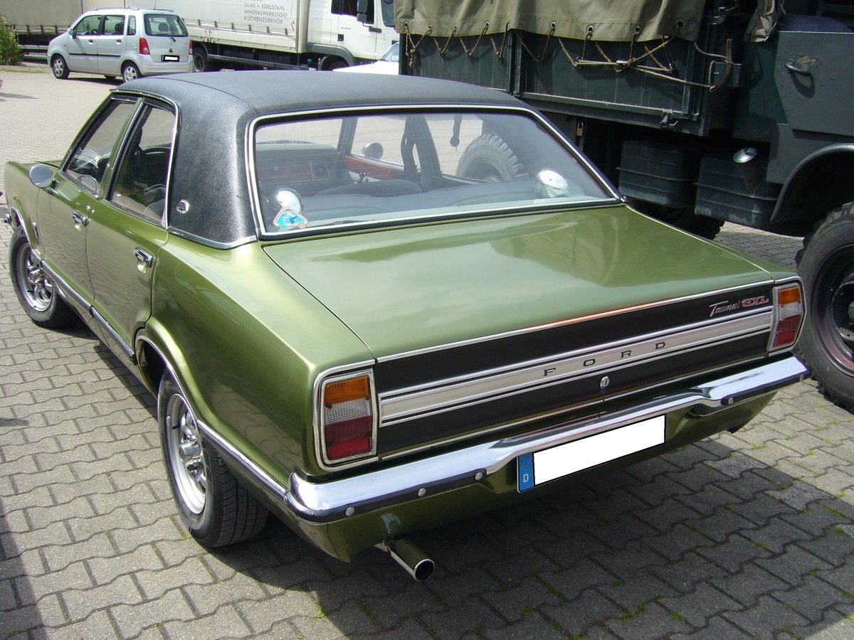 Heckansicht eines viertürigen Ford Taunus TC. 1970 - 1975. Oldtimertreffen Nordsternpark Gelsenkirchen am 24.06.2018.