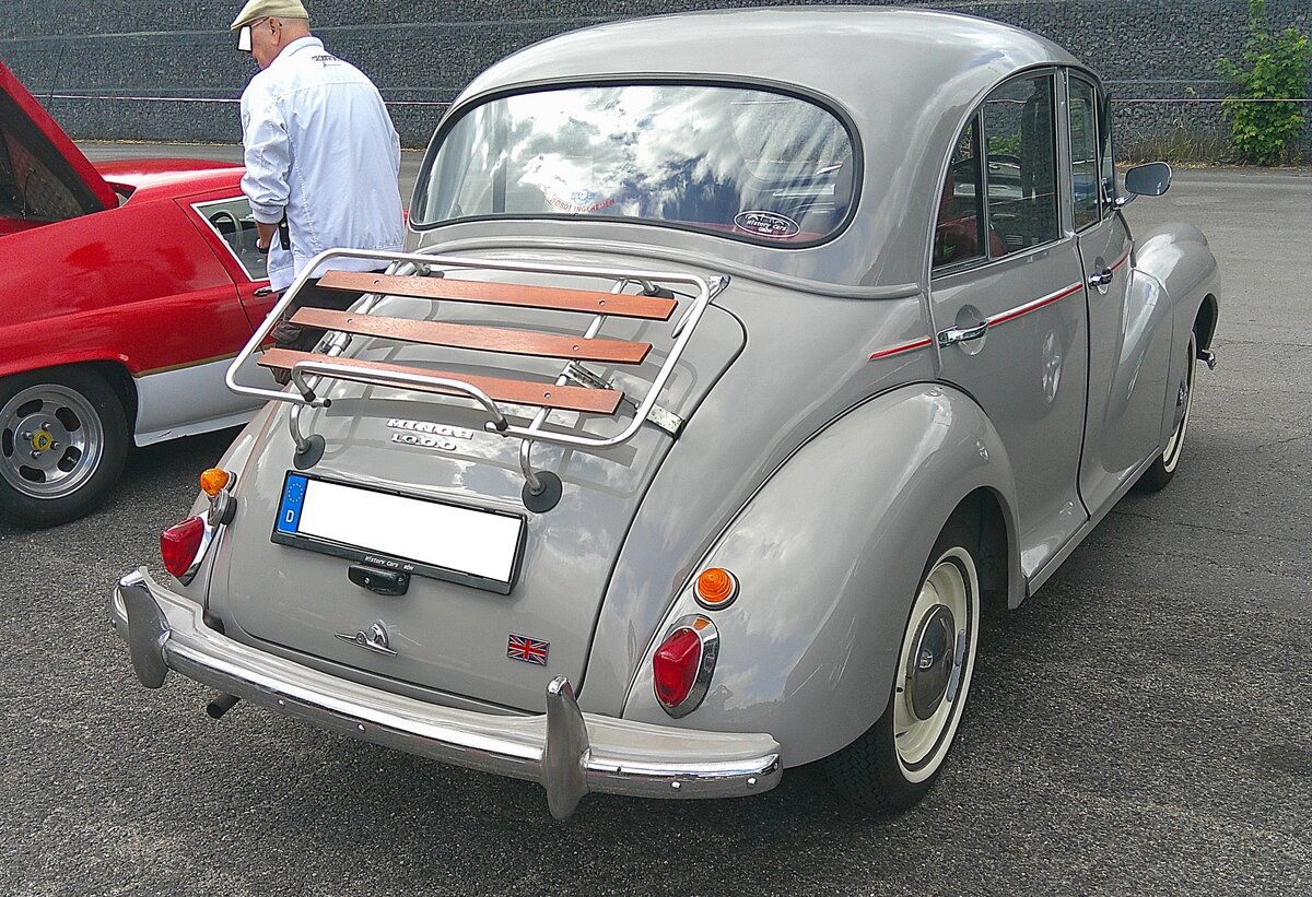 Heckansicht eines viert�rigen Morris Minor 1000 im Farbton dove grey. 10. BCMM ( B ritish C ar M otorcycle M eeting) am 19.07.2026 an Mo´s Bikertreff in Krefeld.