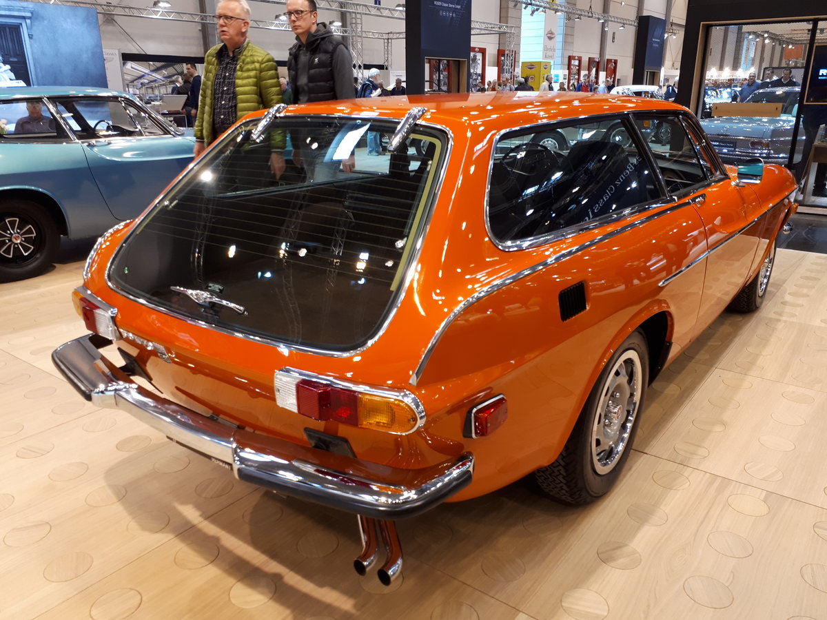 Heckansicht eines Volvo P1800 ES des Modelljahres 1973. Techno Classica Essen am 24.03.2018.