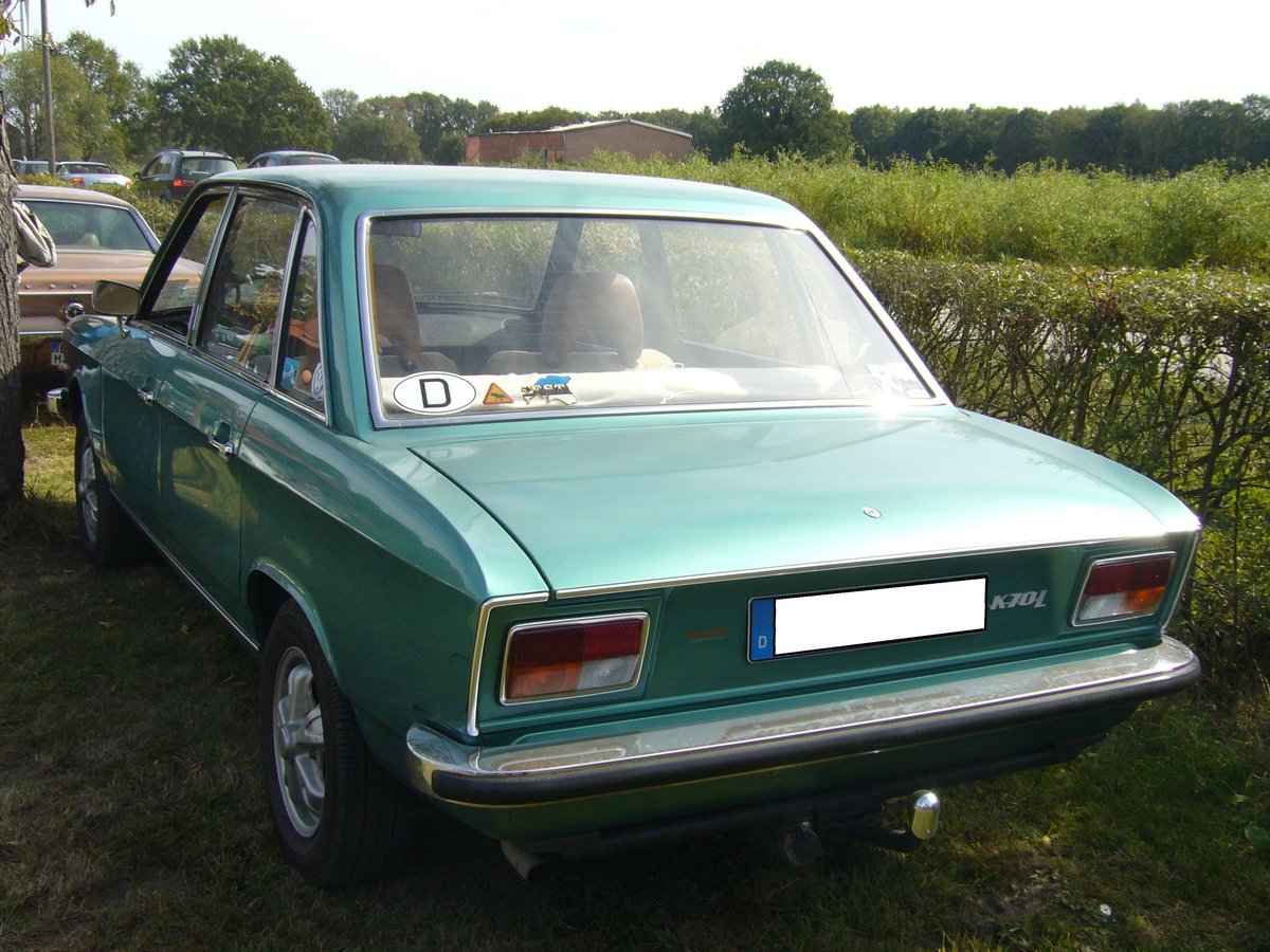 Heckansicht eines VW K70 L, produziert von 1970 bis 1974. Eigentlich eine Entwicklung von NSU, die im Zuge der Übernahme durch die Auto Union jetzt zum VW-Konzern gehörte. Eigens für die Produktion des Modelles K70 wurde das Werk Salzgitter gebaut. Der K70L war mit folgenden Motorisierungen lieferbar: Vierzylinderreihenmotor mit einem Hubraum von 1594 cm³ mit 75 PS oder 90 PS. Oldtimertreffen des Oldtimerclubs Schermbeck am 22.09.2019 in Lühlerheim.