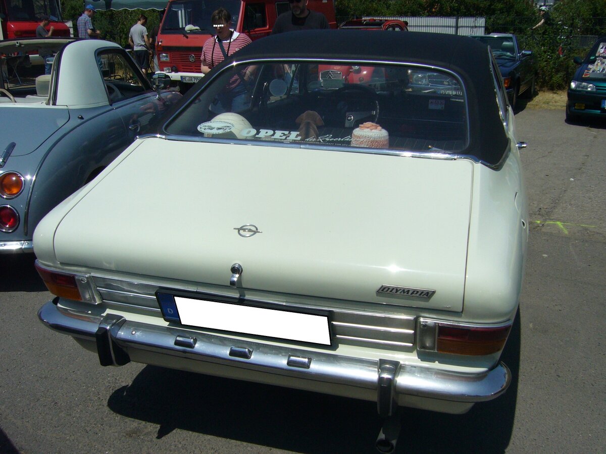 Heckansicht eines zweitürigen Opel Olympia A Coupe aus dem Jahr 1969. Oldtimertreffen an der  Alten Dreherei  in Mülheim an der Ruhr am 17.06.2023.