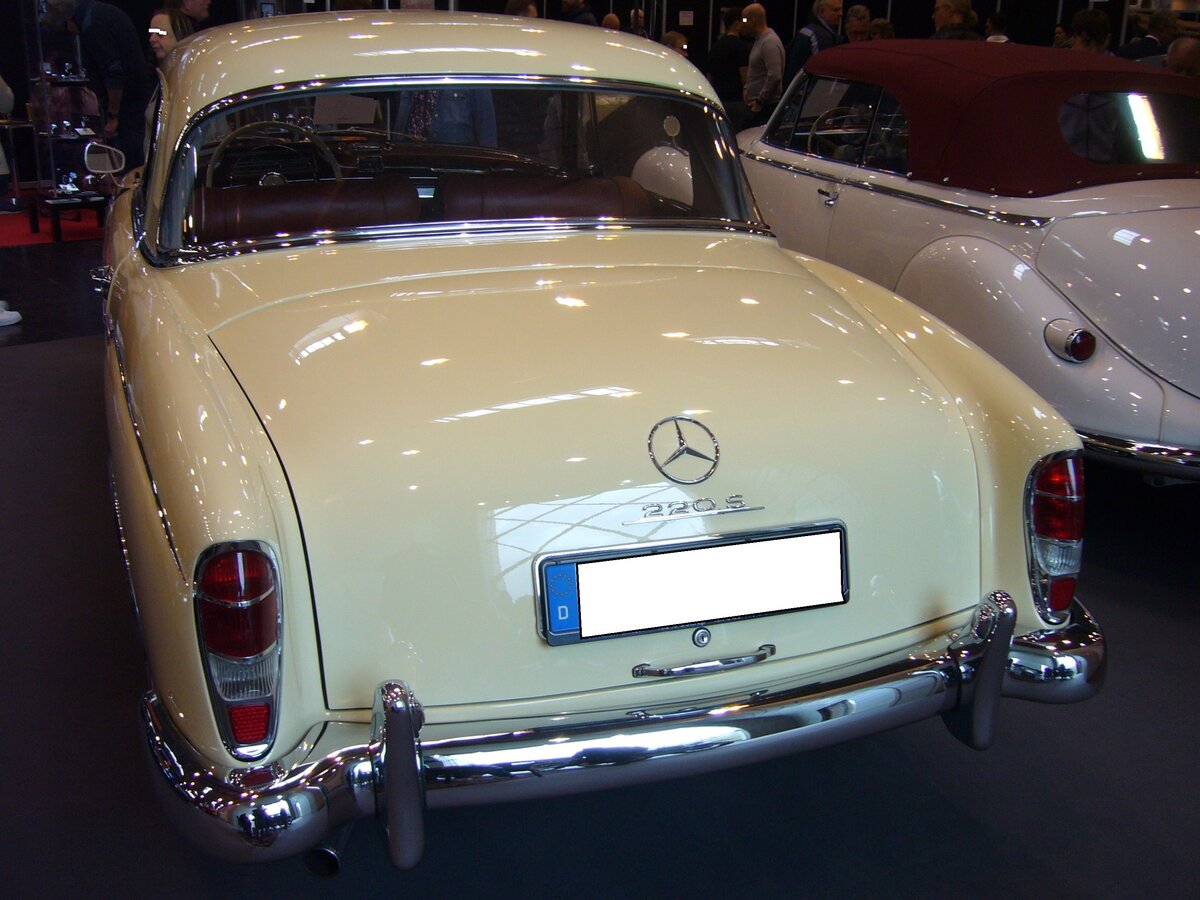 Heckansicht einesMercedes Benz W180 II 220S Coupe aus dem Jahr 1959. Techno Classica Essen am 13.04.2023.