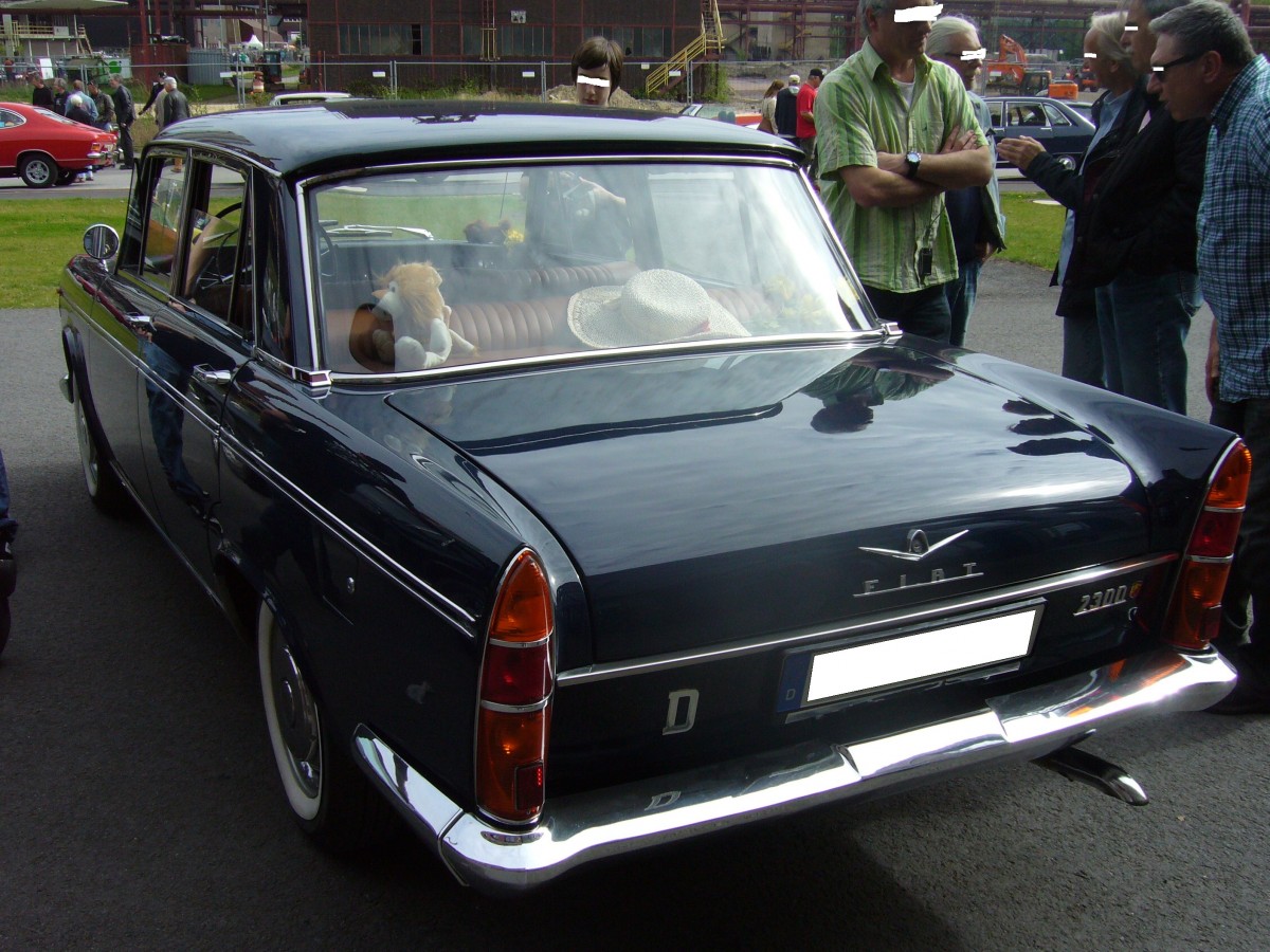 Heckansicht einer Fiat 2300 Limousine. 1961 - 1963. Oldtimertreffen Kokerei Zollverein am 06.04.2014.