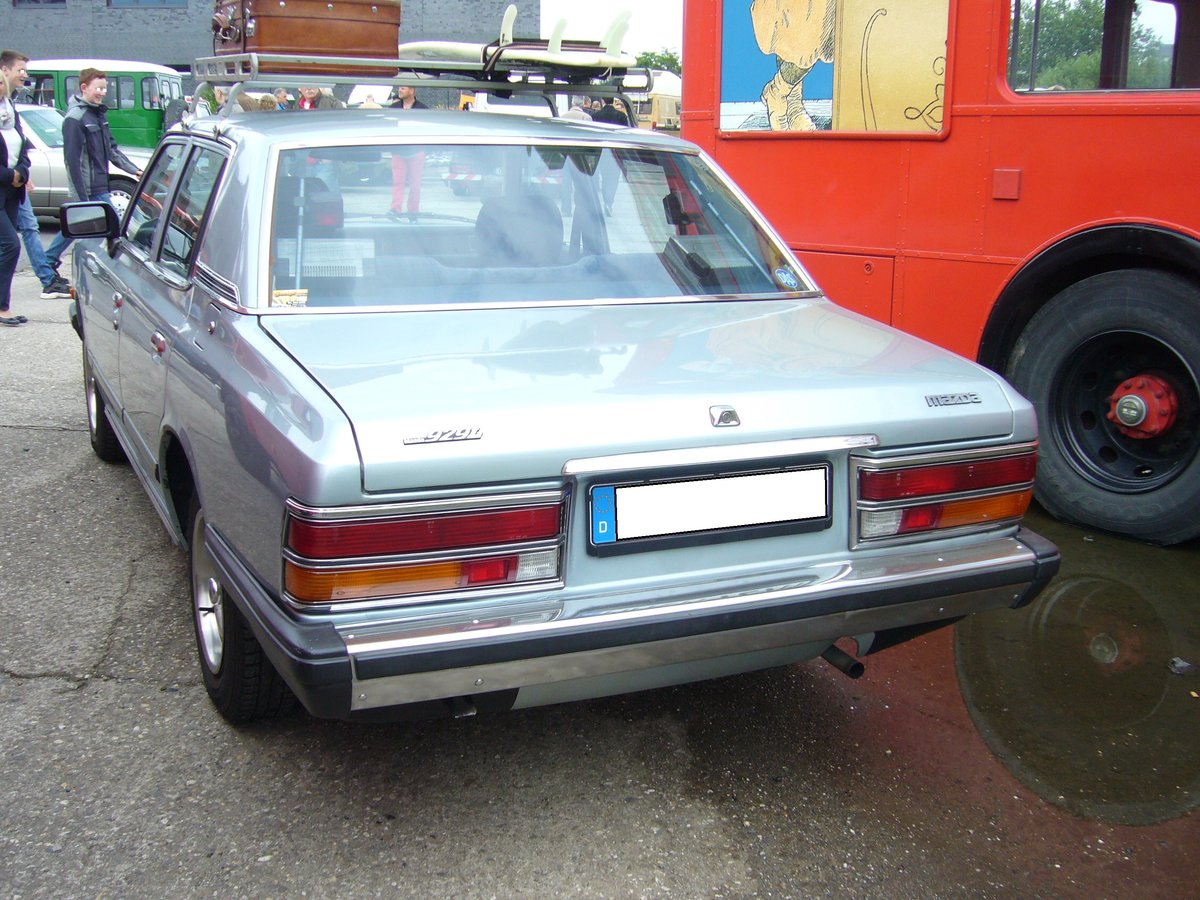 Heckansicht einer Mazda 929 Limousine. 1982 - 1984. Oldtimertreffen an der  Alten Dreherei  in Mülheim an der Ruhr am 18.06.2016.