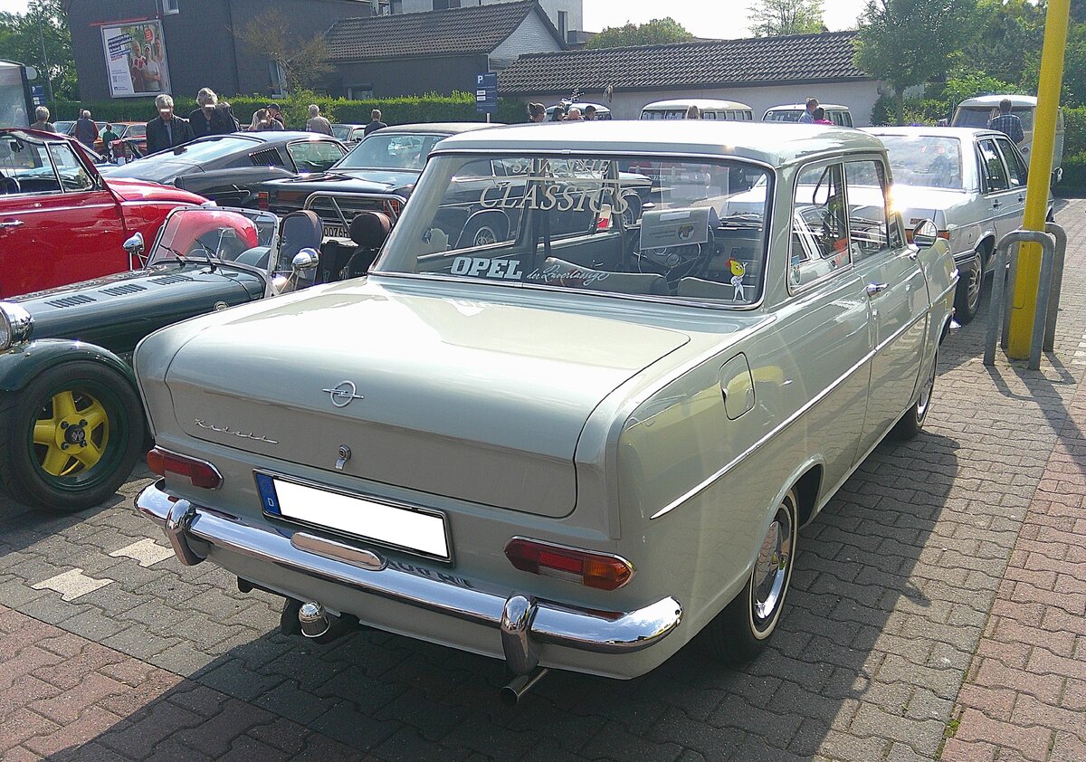Heckansicht einer Opel Kadett A Limousine aus dem Jahr 1964. Oldtimertreffen Essen-Burgaltendorf am 10.05.2026.