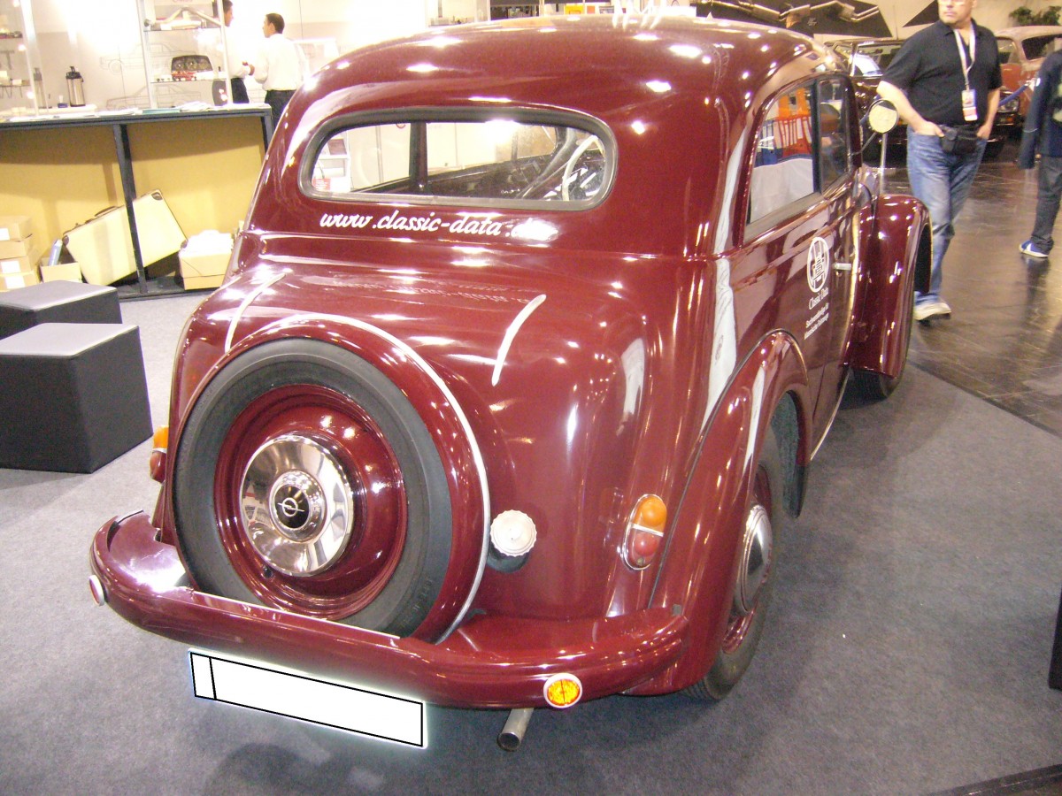 Heckansicht einer Opel Kadett Spezial-Limousine (K38). 1938 - 1940. TEchno Classica Essen am 30.03.2014.