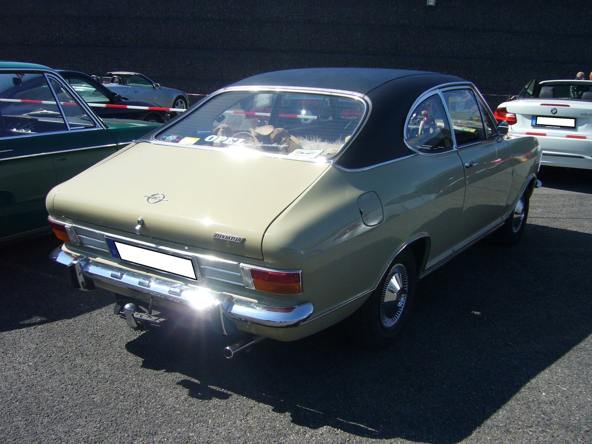 Heckansicht einer Opel Olympia A Schräghecklimousine aus dem Jahr 1969. Mo´s Bikertreff in Krefeld am 17.05.2020.