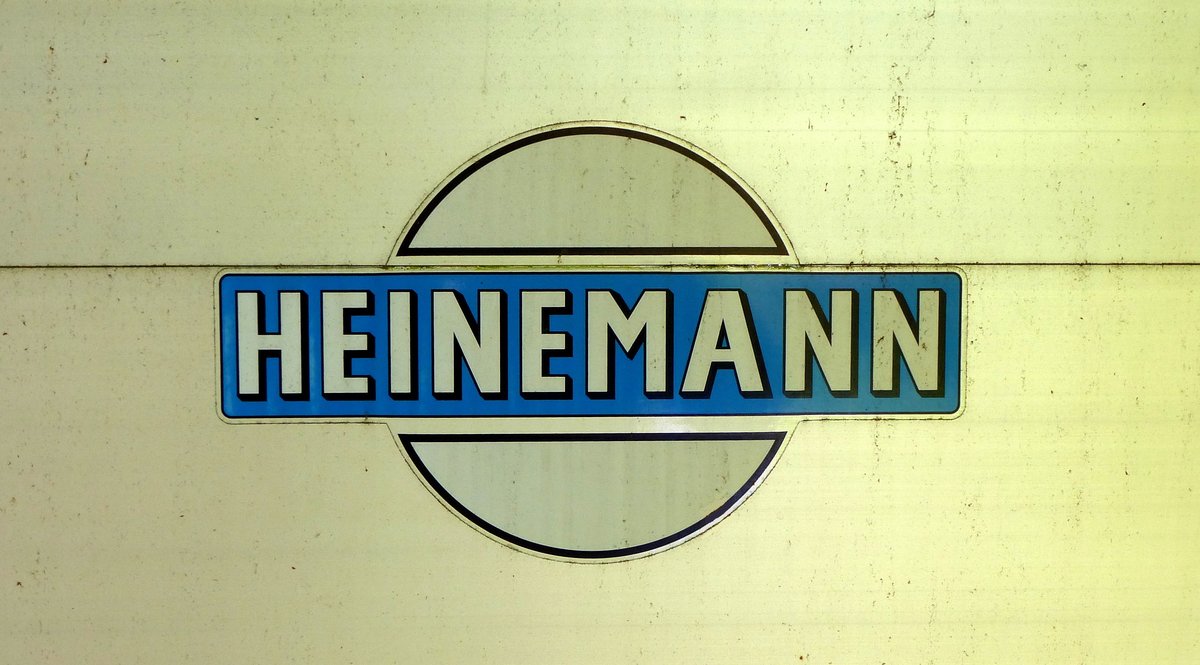 Heinemann, Logo der Anhngerfirma Heinemann AG aus Nassenwil/Schweiz an einem PKW-Anhnger, Juni 2016
