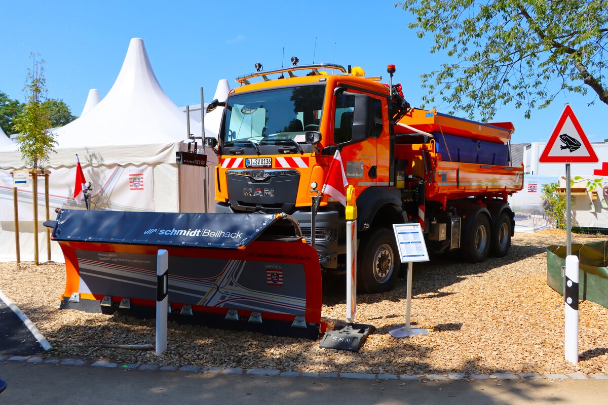 Hessenmobil MAN TGS 33.480 mit Schneepflug am 20.06.26 auf dem Hessentag in Fulda
