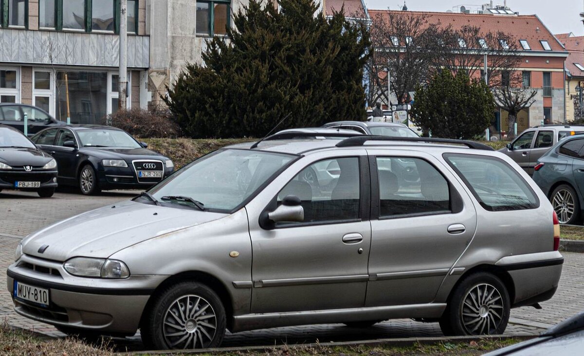 Hier ist ein Fiat Palio Weekend zu sehen. Die Aufnahme stammt von Januar, 2026.