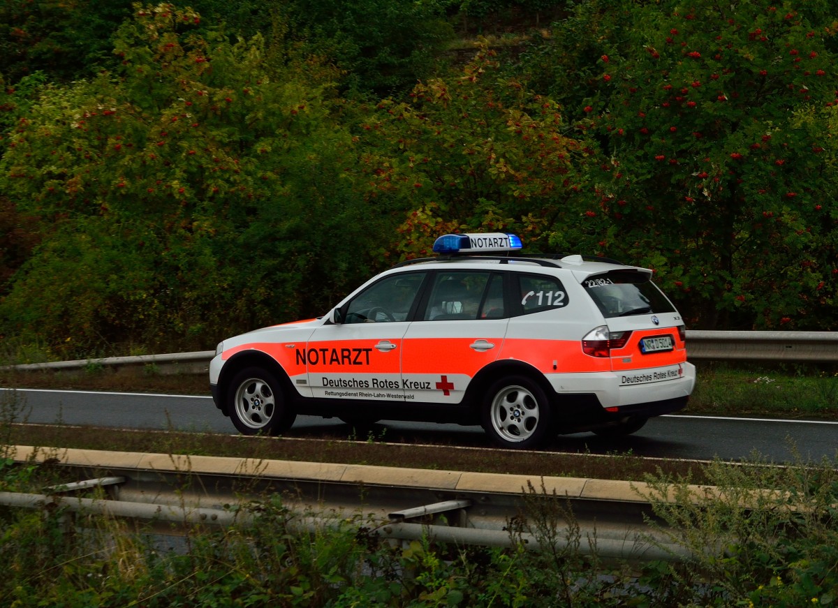 Hier ist der Notarzt BMW in einem echten Einsatz, kurz vor der Ortseinfahrt von Leutesdorf zu sehen......14.9.2013