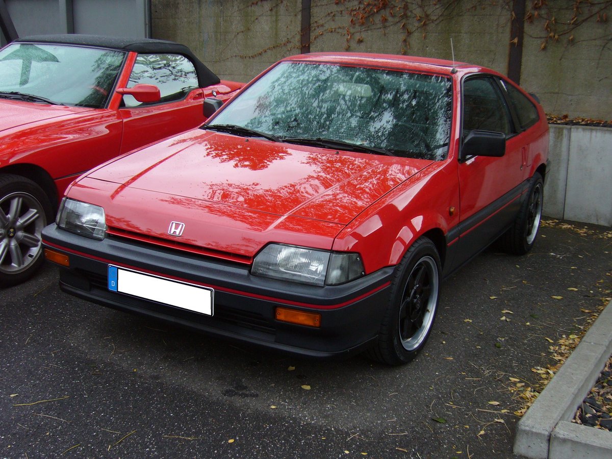 Honda CRX Typ AF. 1984 - 1987. Das CRX Modell sollte den sportlich orientierten Civic-Interessenten ansprechen. Der 4-Zylinderreihenmotor mit 1590 cm³ Hubraum leistet 130 PS. Herbstfest an der Düsseldorfer Classic Remise am 02.10.2016.