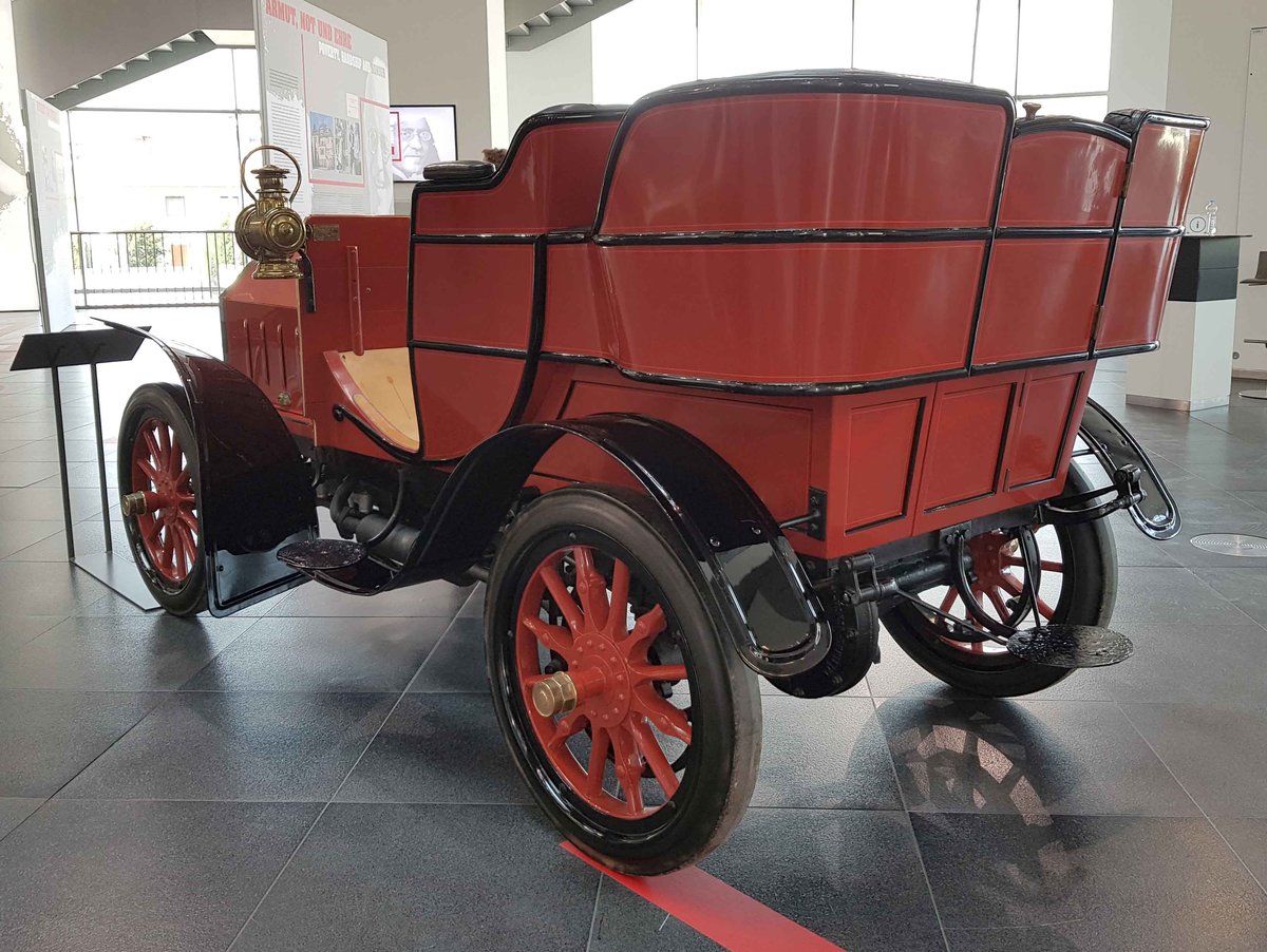=Horch 10 - 12 PS Modell 2 Tonneau, Bj. 1903, ausgestellt im Audi-Museum Ingolstadt. 40 Exemplare wurden in der Zeit 1902/1903 gefertigt. 04/2019